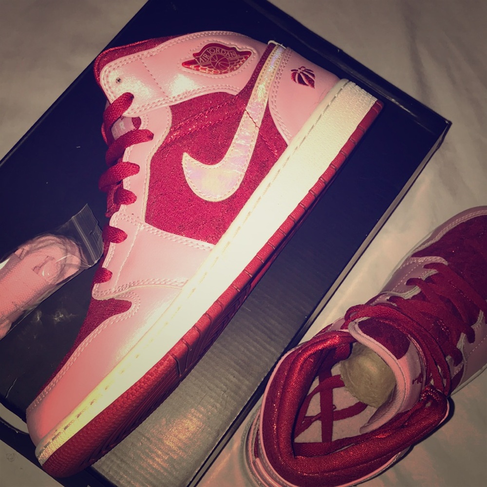 Valentine’s Day Special❤️💕‼️ Girls Air Jordan 1